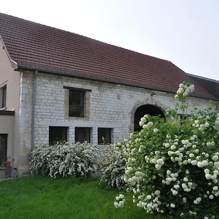 ベッド・アンド・ブレックファスト La Ferme De Vrilly