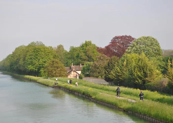 La Ferme De Vrilly B&B 랭스